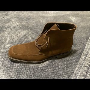 SIZE: 9.5 BUT FITS 10.5 US SIZE Like new! Only worn a few times. In great cond…